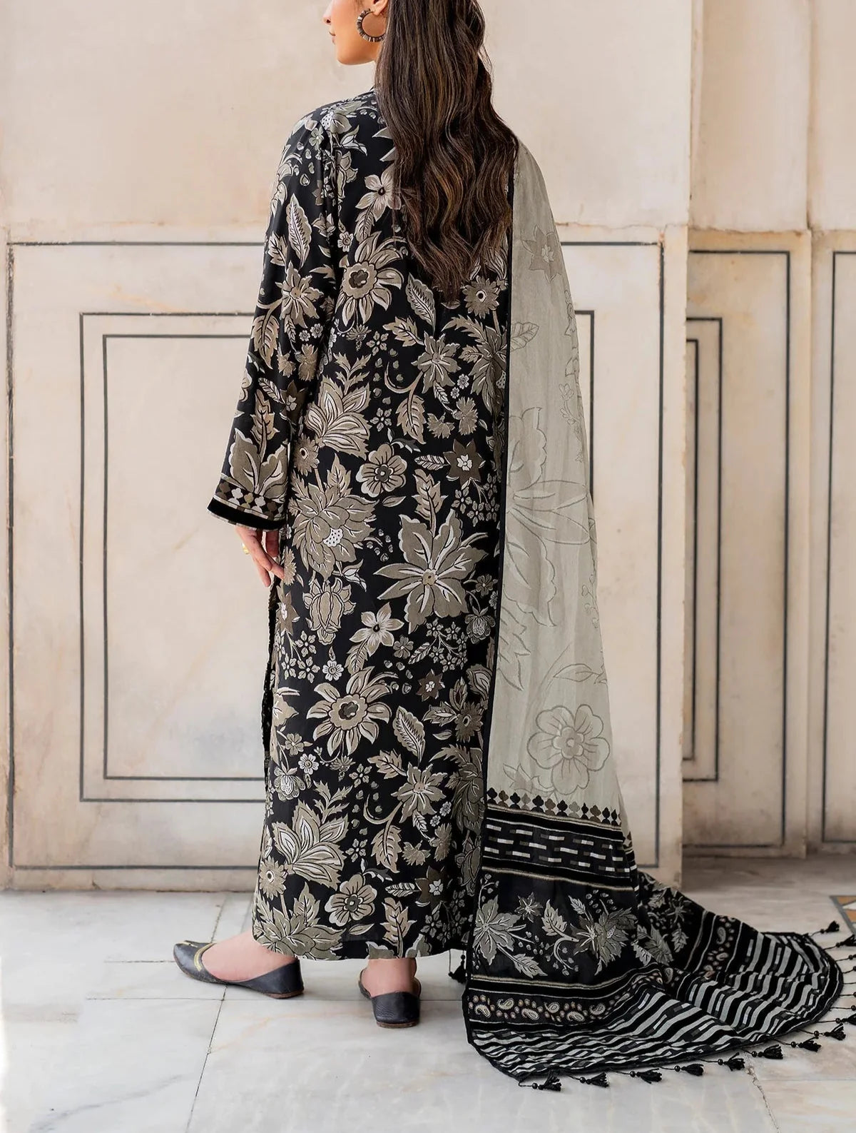 Grace W582-Printed 3pc karandi Dress With Printed karandi Shawl.