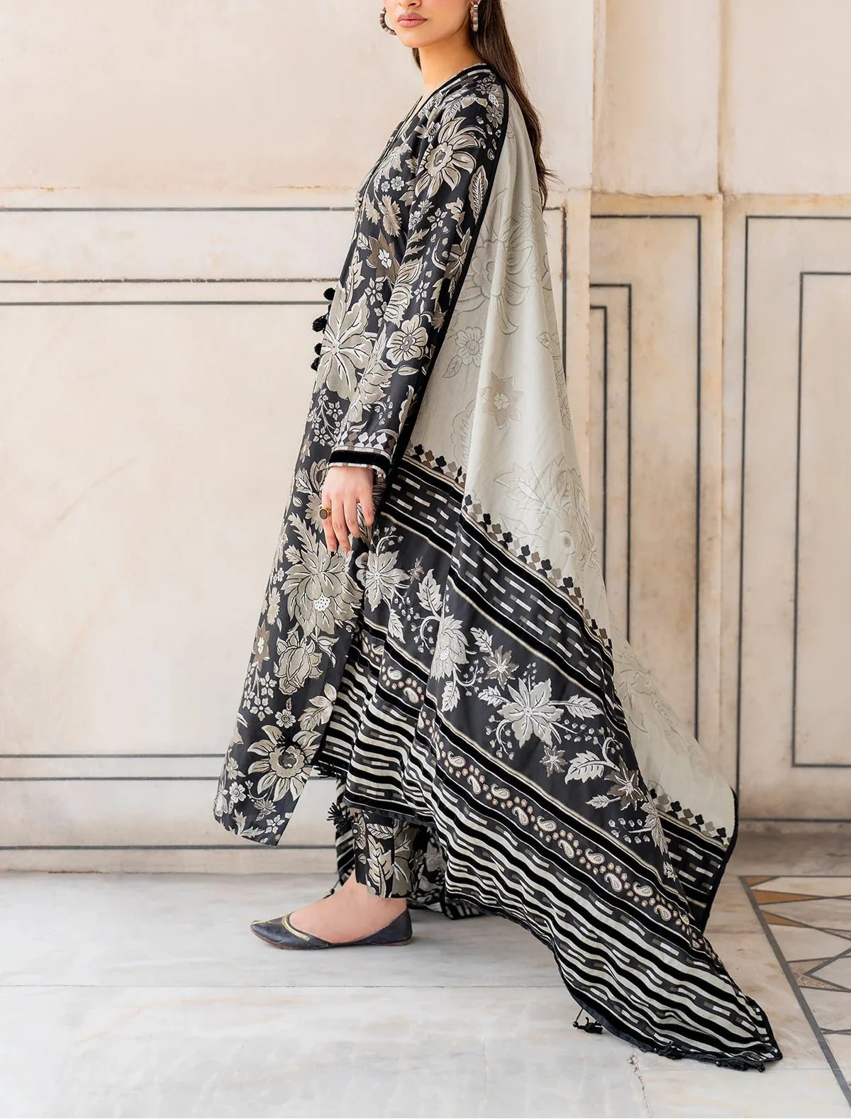 Grace W582-Printed 3pc karandi Dress With Printed karandi Shawl.