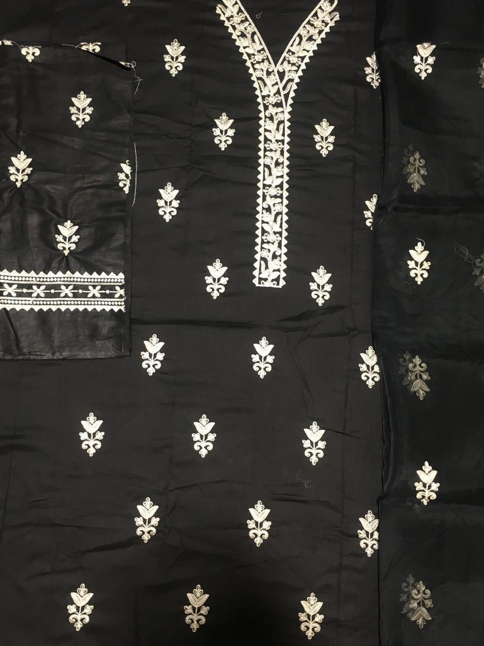 Grace S585-Embroidered 3pc Lawn dress with Embroidered Organza dupatta.